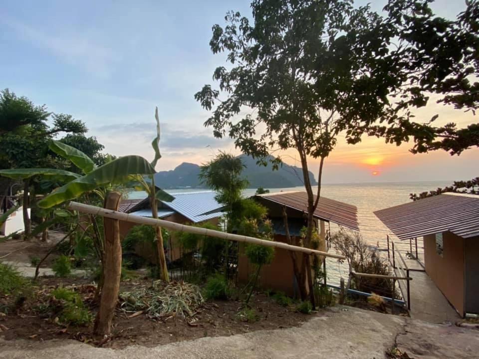 Phi Phi Seaside Bungalow ภายนอก รูปภาพ